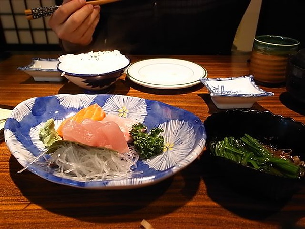 魚心生魚片定食.JPG