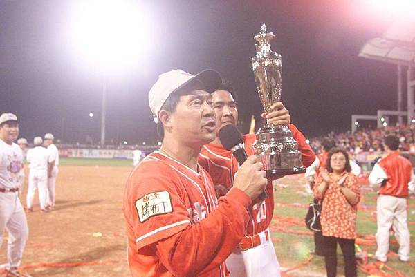 味全龍三連霸 978037_498533086905746_116719020_o