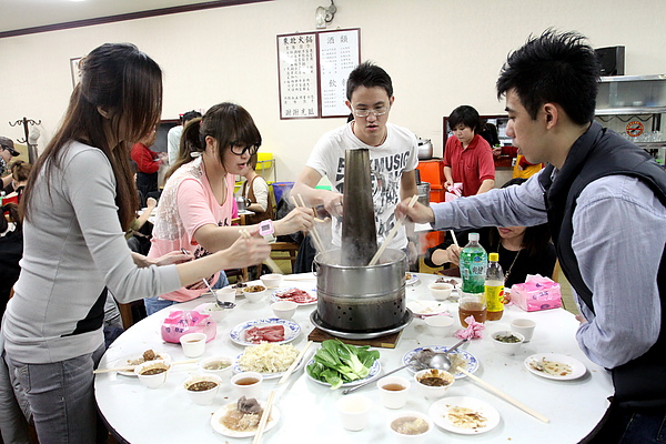 台北和平東路‧台電勵進酸菜白肉鍋
