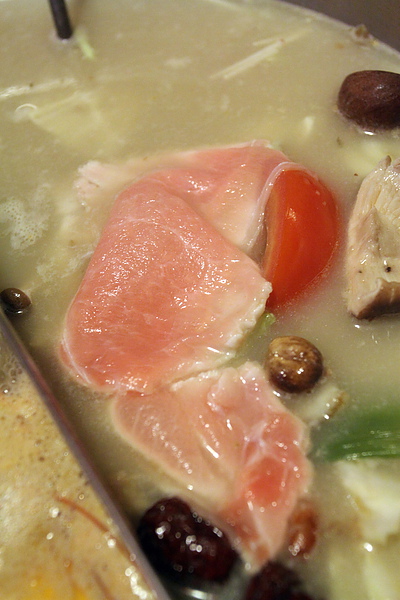 台北內湖路‧濃醇小蒙牛麻辣養身鍋