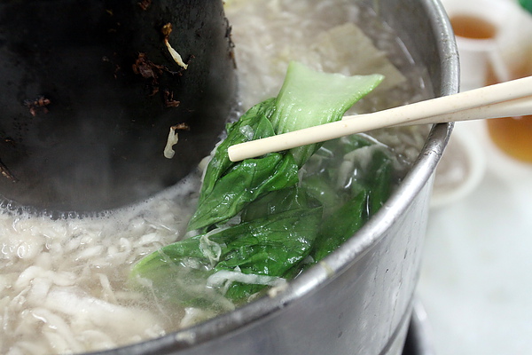 台北和平東路‧台電勵進酸菜白肉鍋