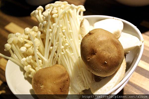 東區‧精品牛肉洛神賦麻辣極品鴛鴦