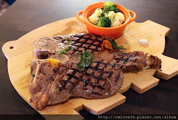 東區‧創意台義料理豬跳舞小餐館