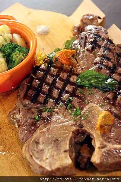 東區‧創意台義料理豬跳舞小餐館