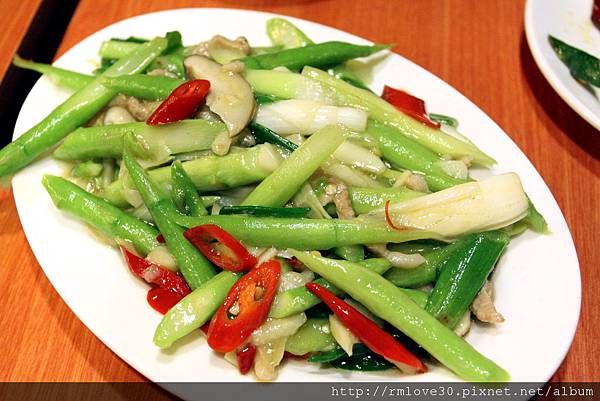 長安東路‧味香量少臨洋港熱炒