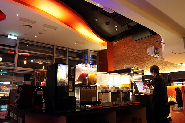 台北內湖路‧濃醇小蒙牛麻辣養身鍋