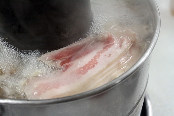 台北和平東路‧台電勵進酸菜白肉鍋