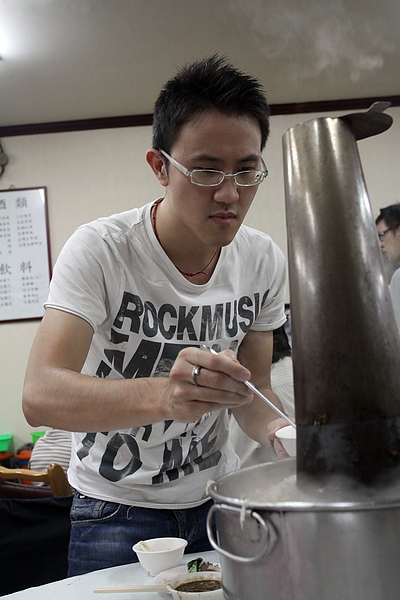 台北和平東路‧台電勵進酸菜白肉鍋