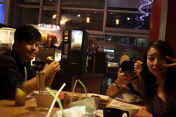 台北內湖路‧濃醇小蒙牛麻辣養身鍋