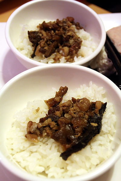 台北內湖路‧濃醇小蒙牛麻辣養身鍋