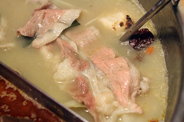 台北內湖路‧濃醇小蒙牛麻辣養身鍋