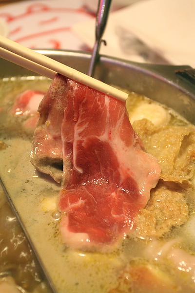 台北內湖路‧濃醇小蒙牛麻辣養身鍋