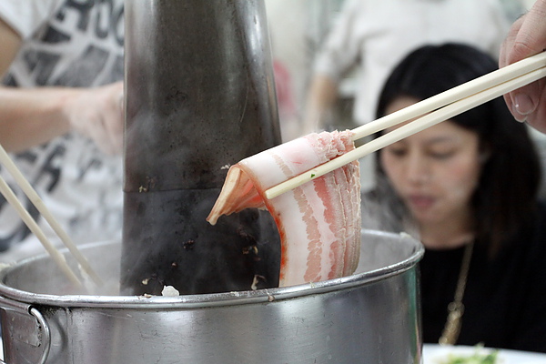 台北和平東路‧台電勵進酸菜白肉鍋