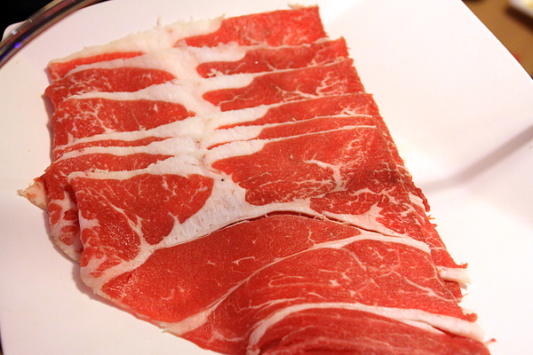 台北內湖路‧濃醇小蒙牛麻辣養身鍋