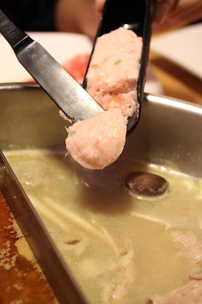 台北內湖路‧濃醇小蒙牛麻辣養身鍋