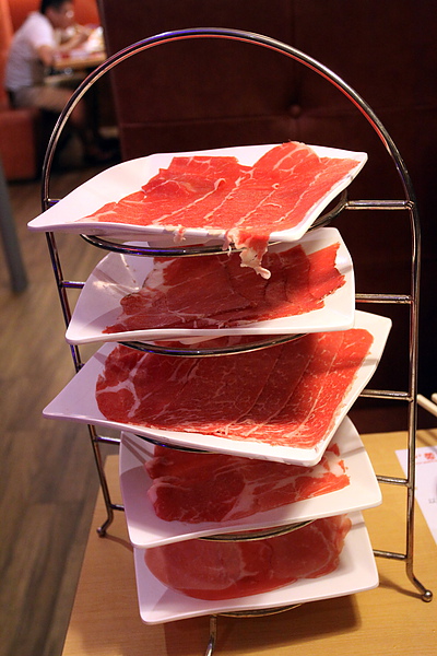 台北內湖路‧濃醇小蒙牛麻辣養身鍋