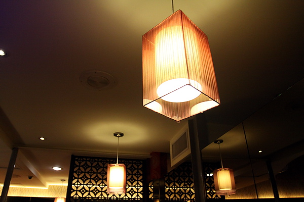 台北內湖路‧濃醇小蒙牛麻辣養身鍋