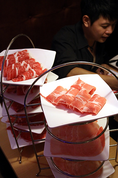 台北內湖路‧濃醇小蒙牛麻辣養身鍋