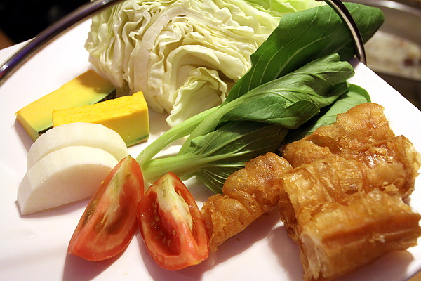 台北內湖路‧濃醇小蒙牛麻辣養身鍋