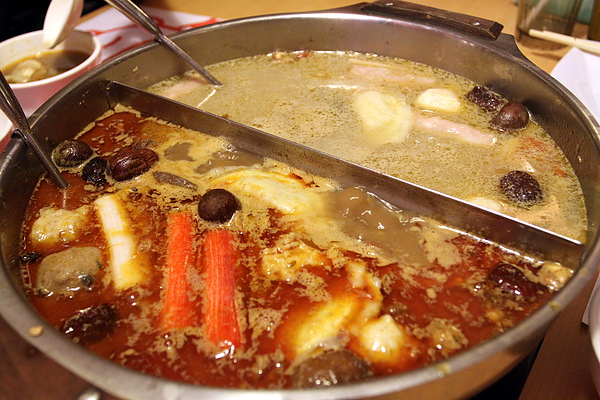 台北內湖路‧濃醇小蒙牛麻辣養身鍋