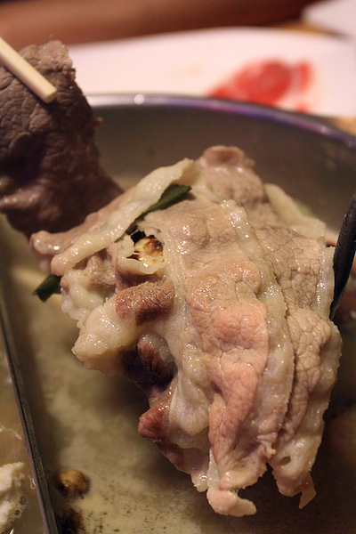 台北內湖路‧濃醇小蒙牛麻辣養身鍋