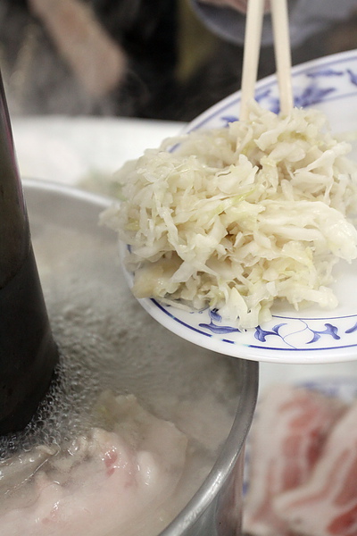 台北和平東路‧台電勵進酸菜白肉鍋