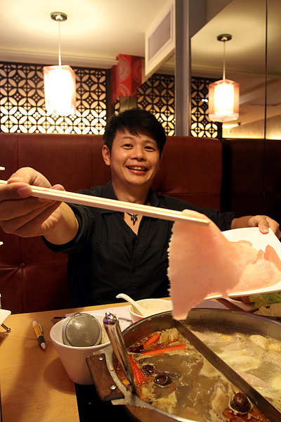 台北內湖路‧濃醇小蒙牛麻辣養身鍋