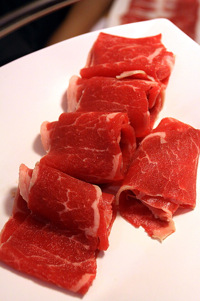 台北內湖路‧濃醇小蒙牛麻辣養身鍋