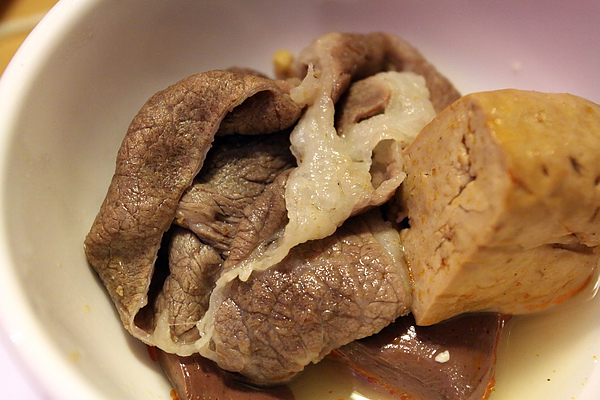 台北內湖路‧濃醇小蒙牛麻辣養身鍋