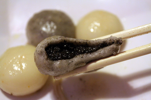 台北內湖路‧濃醇小蒙牛麻辣養身鍋