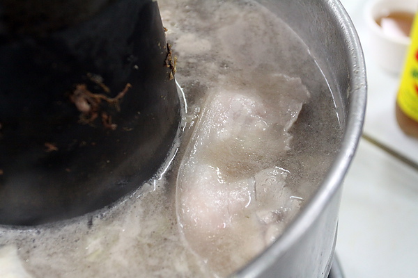 台北和平東路‧台電勵進酸菜白肉鍋