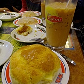 第一站金華冰廳波蘿油跟凍奶 第一站金華冰廳波蘿油跟凍奶