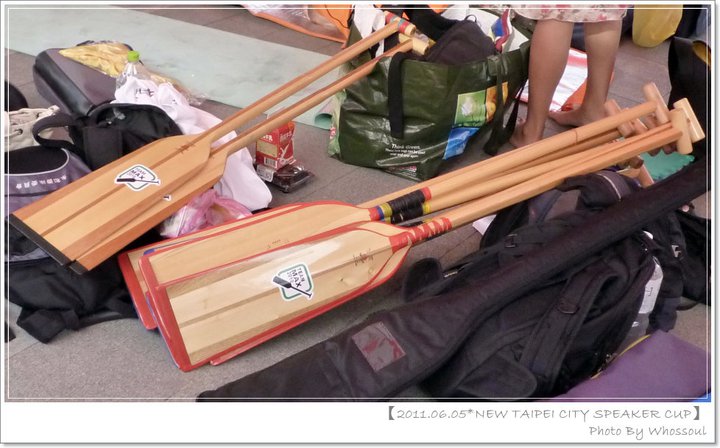 還自備槳咧，有沒有這麼專業?