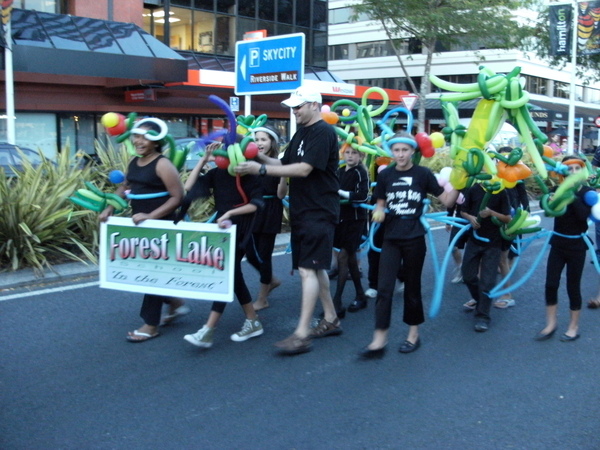 故作開心的小朋友.JPG 故作開心的小朋友.JPG