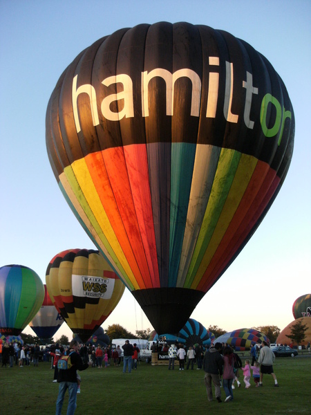 這是HAMILTON的精神指標喔!!可以在當地參加TOUR搭乘天天都有就在我家後面起飛.JPG 這是HAMILTON的精神指標喔!!可以在當地參加TOUR搭乘天天都有就在我家後面起飛.JPG