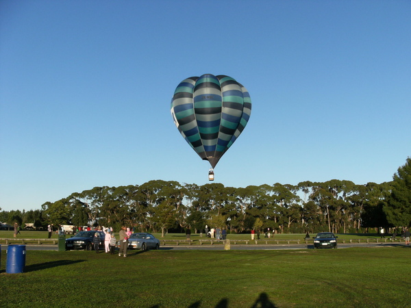 這個氣球因為有點問題所以是最後一個起飛的起飛時大家都鼓掌不曉得算不算是另類行銷.JPG 這個氣球因為有點問題所以是最後一個起飛的起飛時大家都鼓掌不曉得算不算是另類行銷.JPG