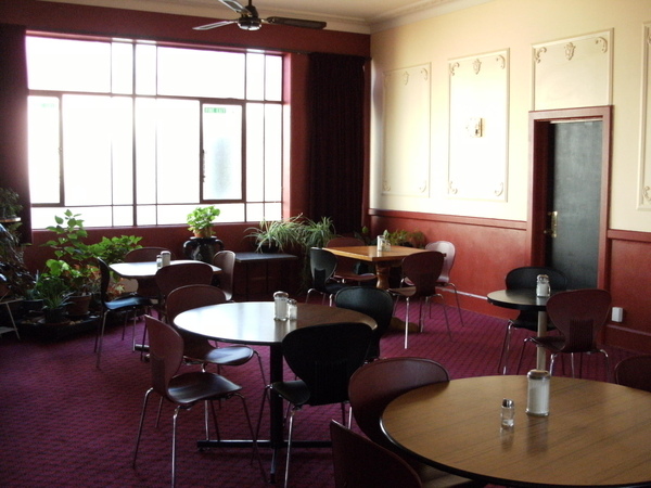整間用餐室也裝的跟外面的CAFE一樣舒服.JPG