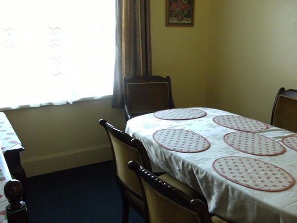 廚房只有一個桌子當然是不夠吃飯啦這是吃飯的另一個地方 廚房只有一個桌子當然是不夠吃飯啦這是吃飯的另一個地方