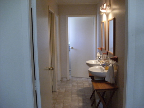 這裡就是比較大間的廁所及浴室但比較過後我還是比較喜歡女生那間 這裡就是比較大間的廁所及浴室但比較過後我還是比較喜歡女生那間