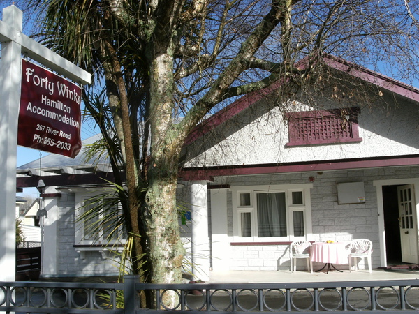 FORTY WINKS的外觀完全就是一棟HOUSE哈.JPG FORTY WINKS的外觀完全就是一棟HOUSE哈.JPG