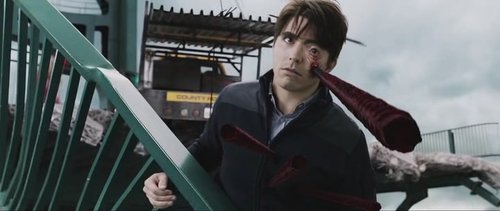 「 死神来了5」赏欣与影评首尾的大场面颇具声