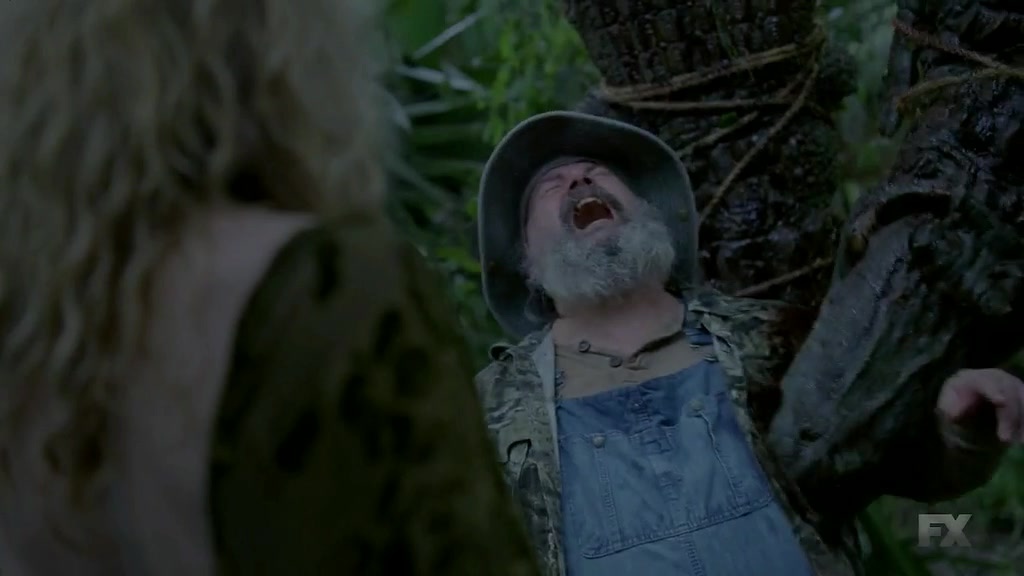 美国恐怖故事.American.Horror.Story.S03E02.中英字幕.HDTVrip.1024x576-YYeTs人人影视.mkv_20131018_023654.341.jpg 美国恐怖故事.American.Horror.Story.S03E02.中英字幕.HDTVrip.1024x576-YYeTs人人影视.mkv_20131018_023654.341.jpg