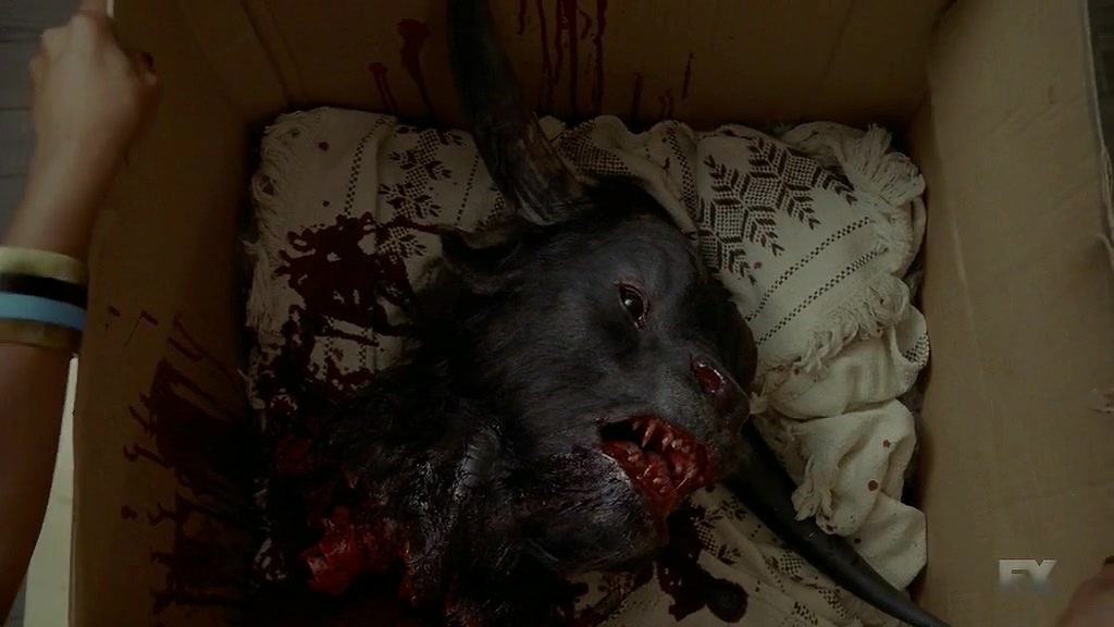 美国恐怖故事.American.Horror.Story.S03E04.中英字幕.HDTVrip.1024x576-YYeTs人人影视.mkv_20131102_120501.409.jpg 美国恐怖故事.American.Horror.Story.S03E04.中英字幕.HDTVrip.1024x576-YYeTs人人影视.mkv_20131102_120501.409.jpg