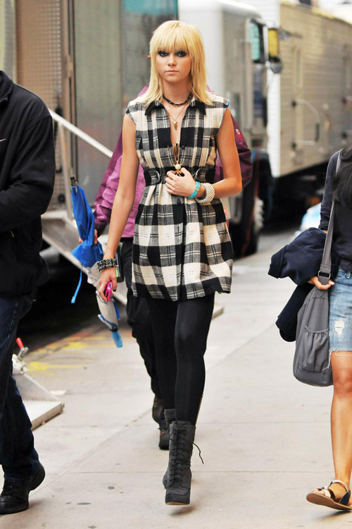 24791pcn-momsen03-taylor-momsen-rocker-hair1.jpg 24791pcn-momsen03-taylor-momsen-rocker-hair1.jpg