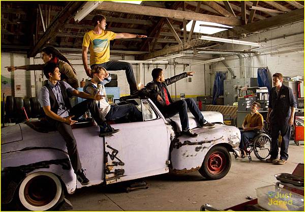 darren-criss-glease-glee-stills-01