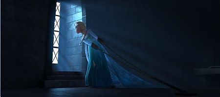 elsa-frozen-trailer-elsa-chains-prison1 (1)