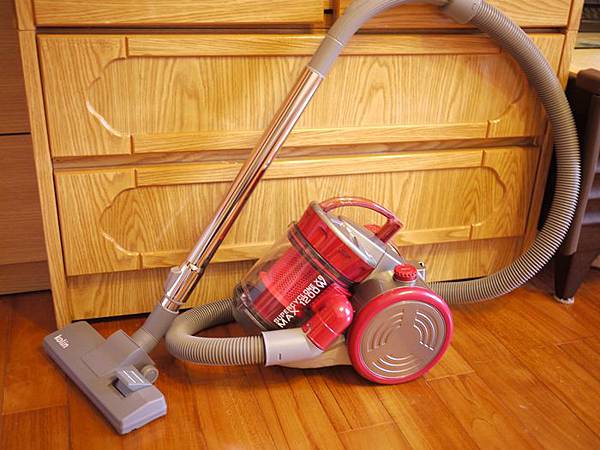 歌林mini離心旋風吸塵器TC-R1107C開箱 歌林mini離心旋風吸塵器TC-R1107C開箱