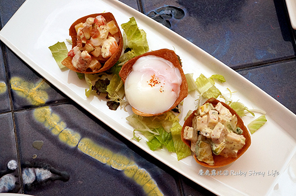 DSC05422(前菜)酪梨雞肉塔與蘋果鮮蝦塔附溫泉蛋280.jpg DSC05422(前菜)酪梨雞肉塔與蘋果鮮蝦塔附溫泉蛋280.jpg