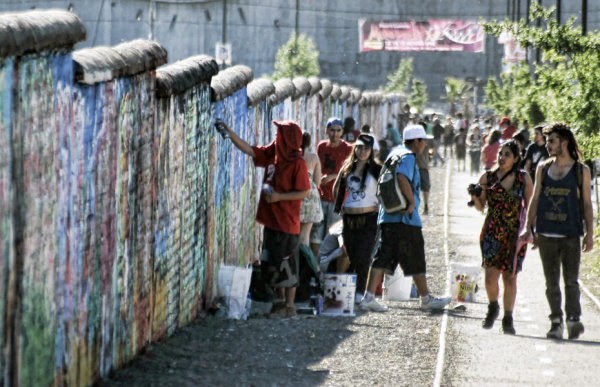 2009 繪世界最長塗鴉墻破世界紀錄-3.jpg