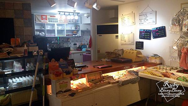 0701_petcafe.jpg 0701_petcafe.jpg